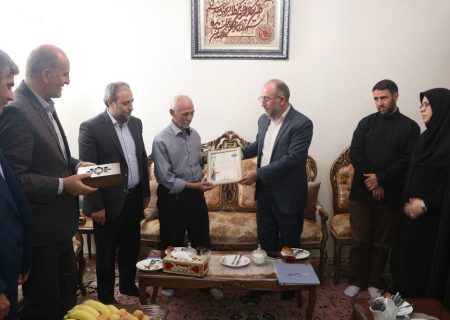 دیدار رئیس و معاونان جهاددانشگاهی آذربایجان شرقی با خانواده شهید اسماعیل‌زاده 