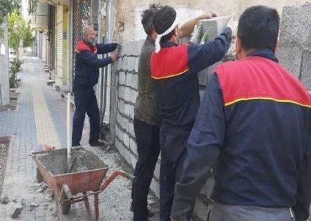 دیوار کشی املاک فاقد حصار در محدوده شهرداری منطقه ۸