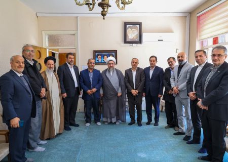 دیدار مسئولان صنعت و معدن استان با امام جمعه تبریز