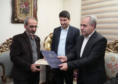 دیدار وزیر ارتباطات با خانواده شهید اقتدار تبریزی