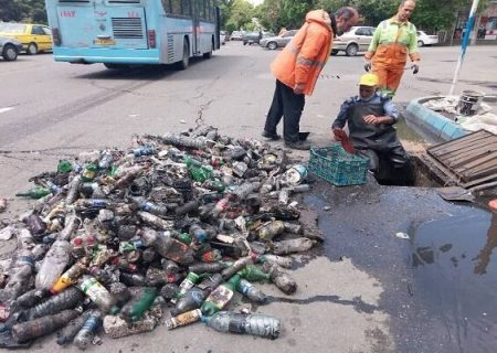 مهار سیلاب در معابر، ثمره تلاش کارگران اگوی خدمات شهری شهرداری تبریز