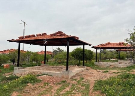 پیشرفت ۵۰ درصدی احداث ۵۰ آلاچیق در پارک جنگلی ارم تبریز