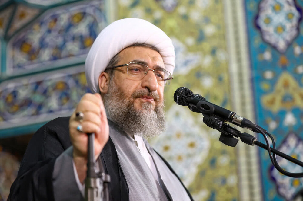امام جمعه تبریز: اگر از خاک کشورهای منطقه علیه ما استفاده شود، با خاک یکسان میشوند