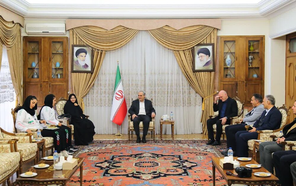 قدردانی استاندار آذربایجان شرقی از ثنا زارع و معصومه داناپور، قهرمانان قایقرانی جوانان جهان