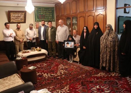 دیدار شهردار تبریز با خانواده شهید والامقام «حسین عفتی لاله» و جانباز و آزاده سرافراز «حسین خورده فروش باسمنج»