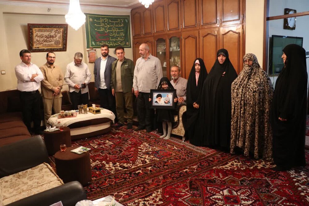دیدار شهردار تبریز با خانواده شهید والامقام «حسین عفتی لاله» و جانباز و آزاده سرافراز «حسین خورده فروش باسمنج»