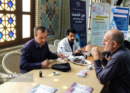 برپایی میز خدمت جهاد دانشگاهی در مصلای امام خمینی (ره) تبریز