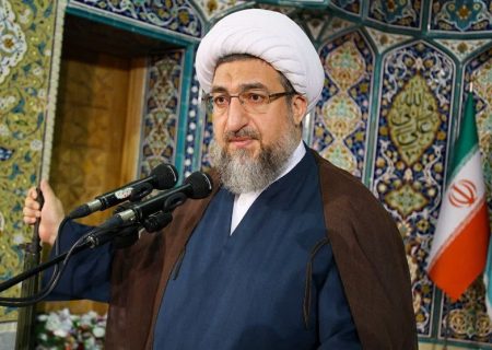 امام جمعه تبریز: دشمن به دنبال کاهش تاب‌آوری مردم و ایجاد شکاف میان ملت و دولت است