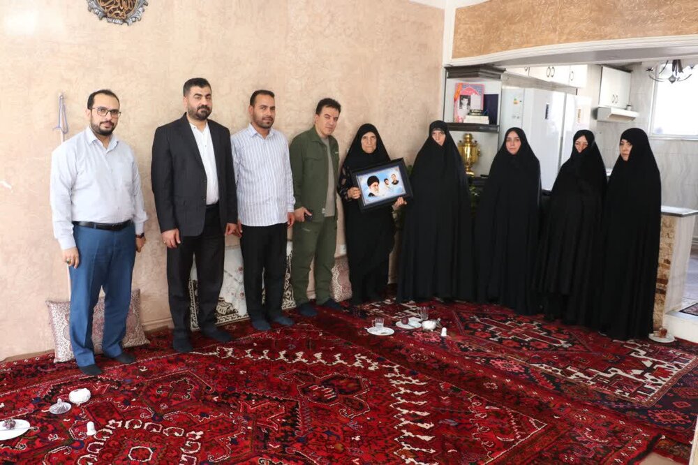 دیدار شهردار تبریز با خانواده معظم شهیدان والامقام «ناصر رزمی» و «ابراهیم اسدیان»