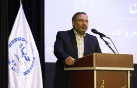 یک استاد دانشگاه: شهریار شاعری سیاسی بود، اما سیاست‌زده نبود